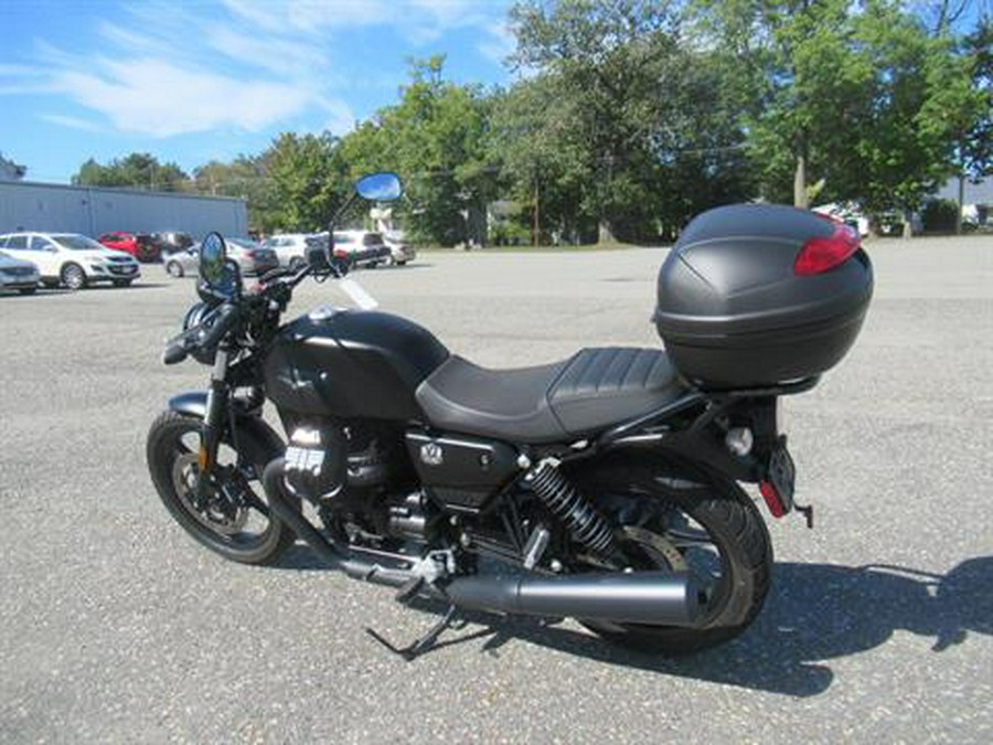 2022 Moto Guzzi V7 Stone