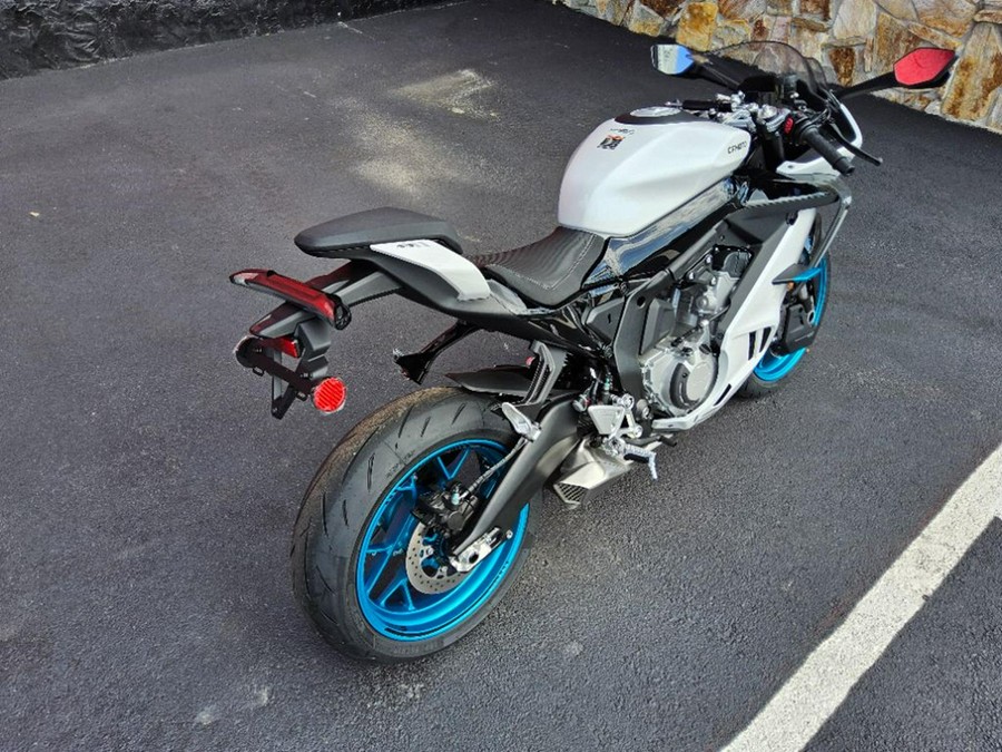 2026 CFMOTO 675SS