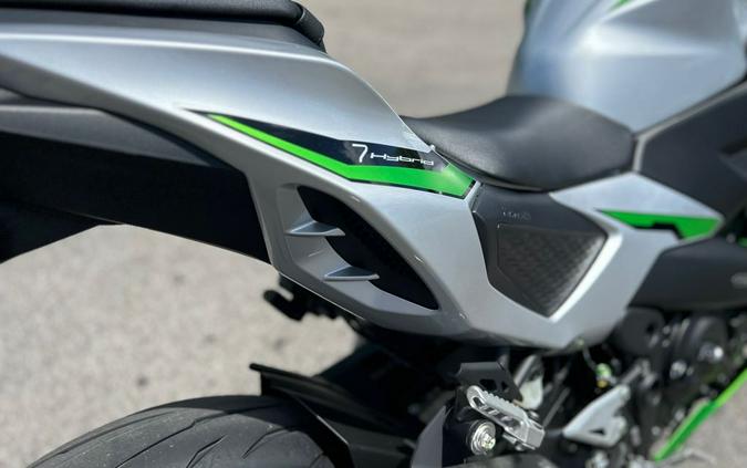 2024 Kawasaki Z7 Hybrid ABS