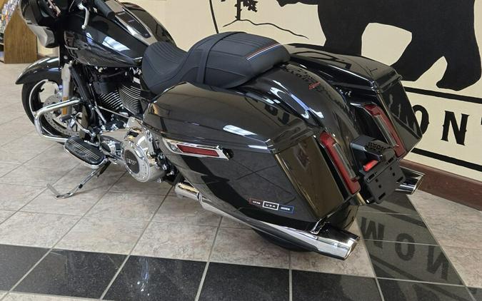 2026 Harley-Davidson® Street Glide® Midnight Ember Chrome Trim