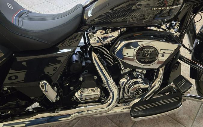 2026 Harley-Davidson® Street Glide® Midnight Ember Chrome Trim