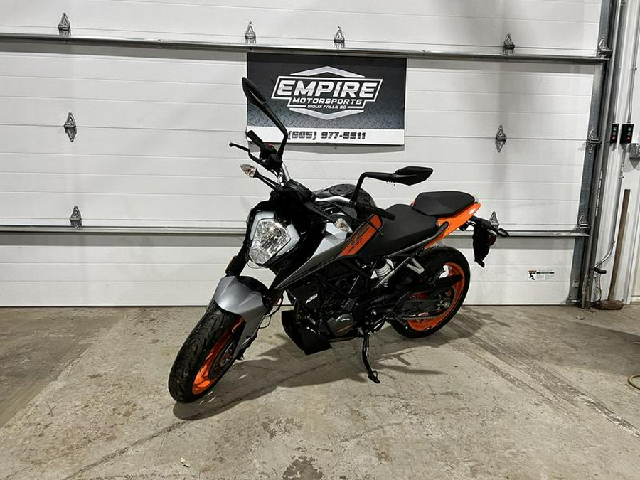 2023 KTM 200 Duke