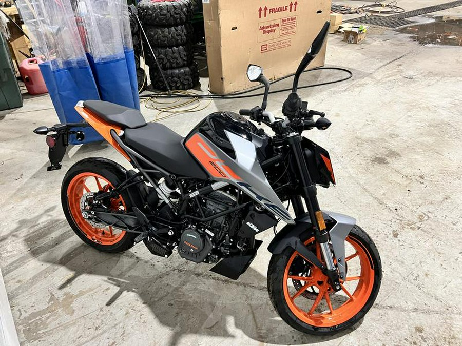 2023 KTM 200 Duke