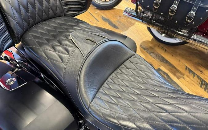 2020 Indian Motorcycle® Roadmaster® Dark Horse® Thunder Black Smoke