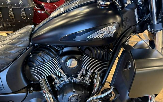 2020 Indian Motorcycle® Roadmaster® Dark Horse® Thunder Black Smoke