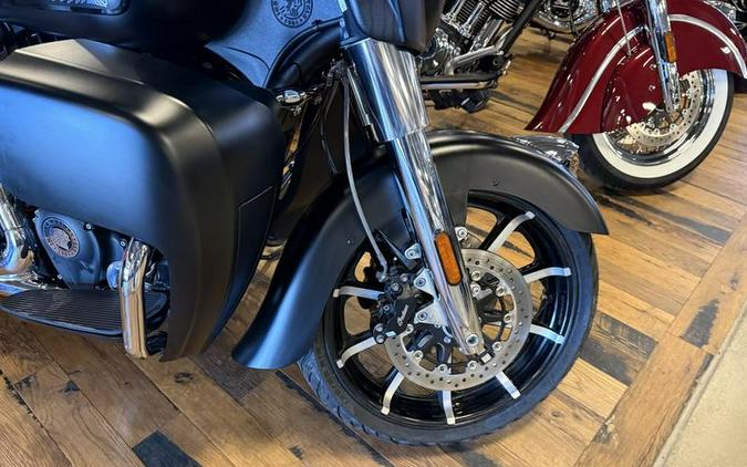 2020 Indian Motorcycle® Roadmaster® Dark Horse® Thunder Black Smoke