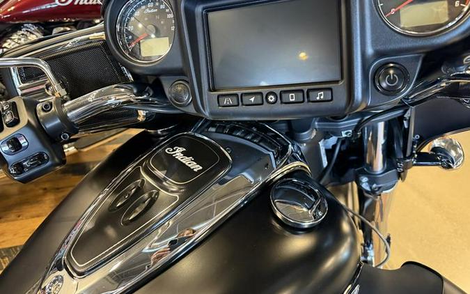 2020 Indian Motorcycle® Roadmaster® Dark Horse® Thunder Black Smoke
