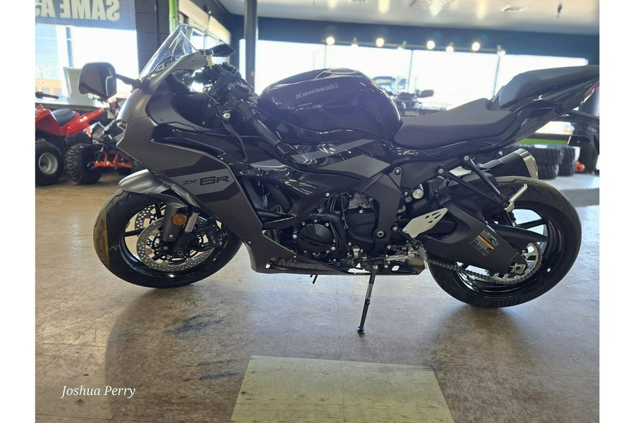 2026 Ninja® ZX™-6R Base - Kawasaki