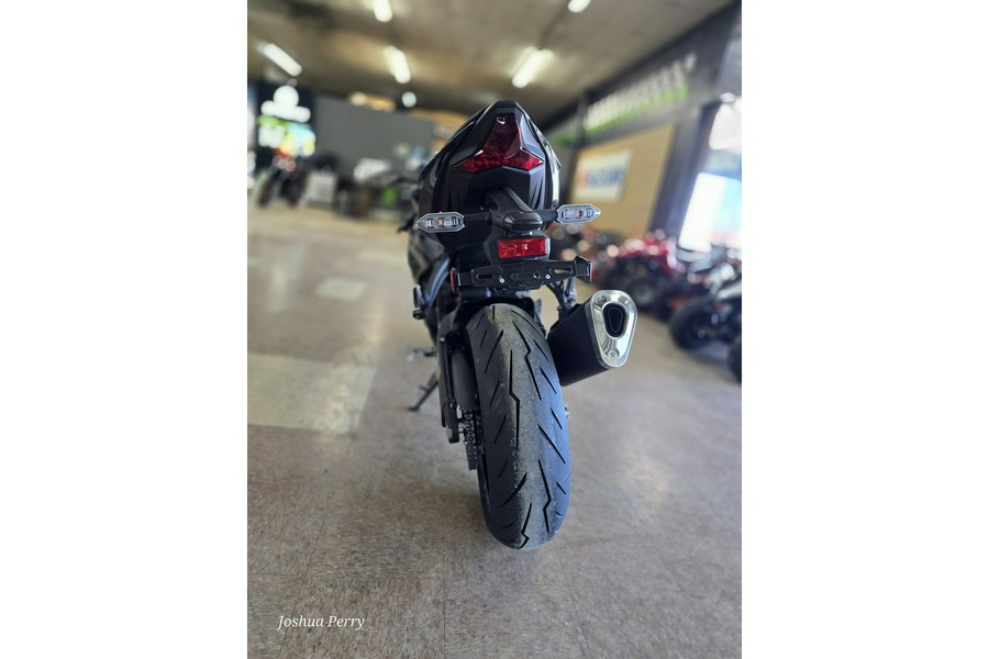 2026 Ninja® ZX™-6R Base - Kawasaki
