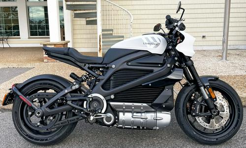 2021 LiveWire One Review [27 Fast Facts – Electric Motorcycle]