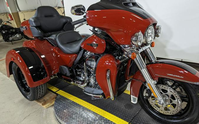 2024 Harley-Davidson Tri Glide Ultra Red Rock / Vivid Black