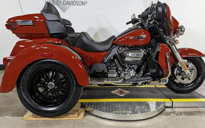 2024 Harley-Davidson Tri Glide Ultra Red Rock / Vivid Black