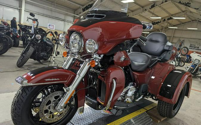 2024 Harley-Davidson Tri Glide Ultra Red Rock / Vivid Black