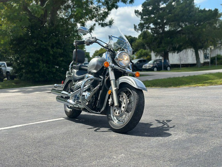 2002 Suzuki intruder 805 VERY LOW MILES (CLASSIC CRUISER)