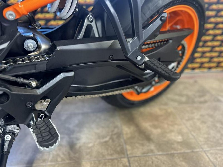 2024 KTM 890 SMT