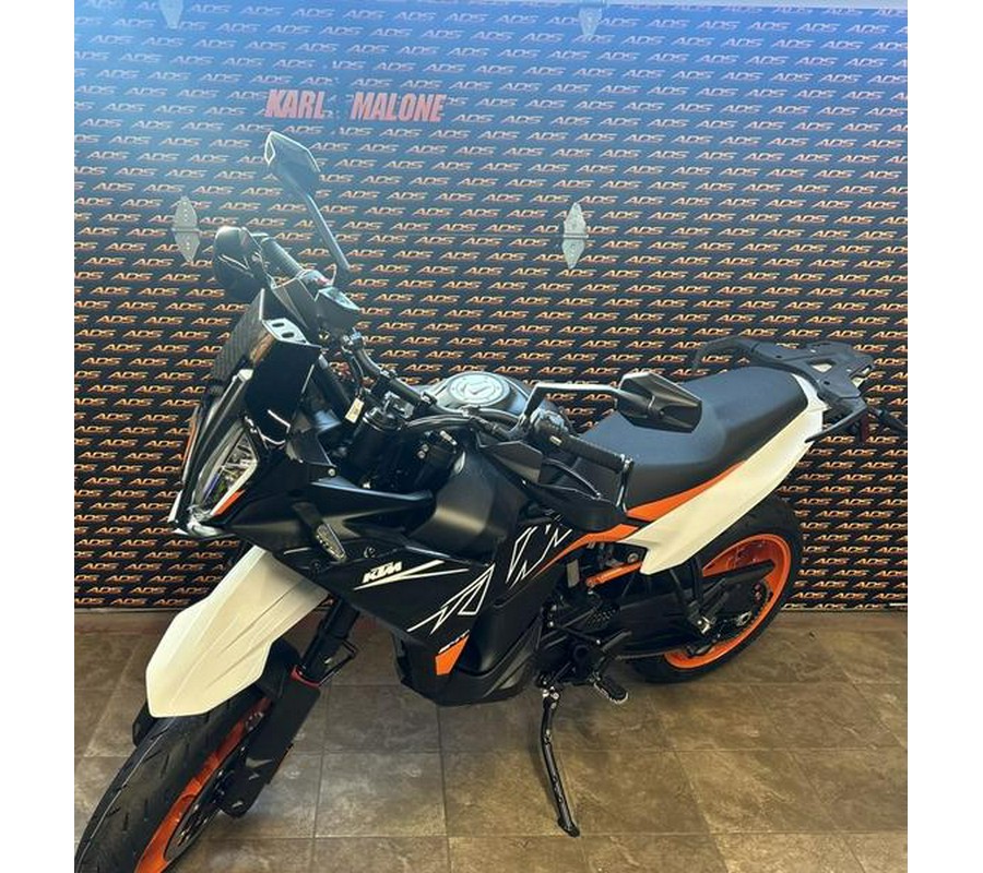 2024 KTM 890 SMT