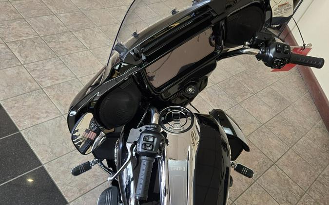 2026 Harley-Davidson® Street Glide® Vivid Black Chrome Trim
