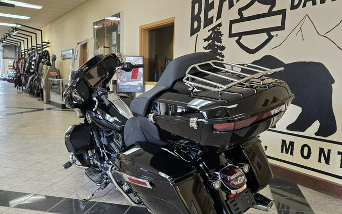 2026 Harley-Davidson® Street Glide® Vivid Black Chrome Trim