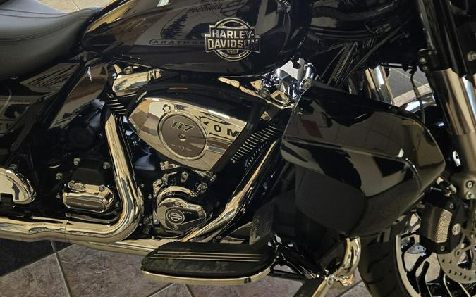 2026 Harley-Davidson® Street Glide® Vivid Black Chrome Trim