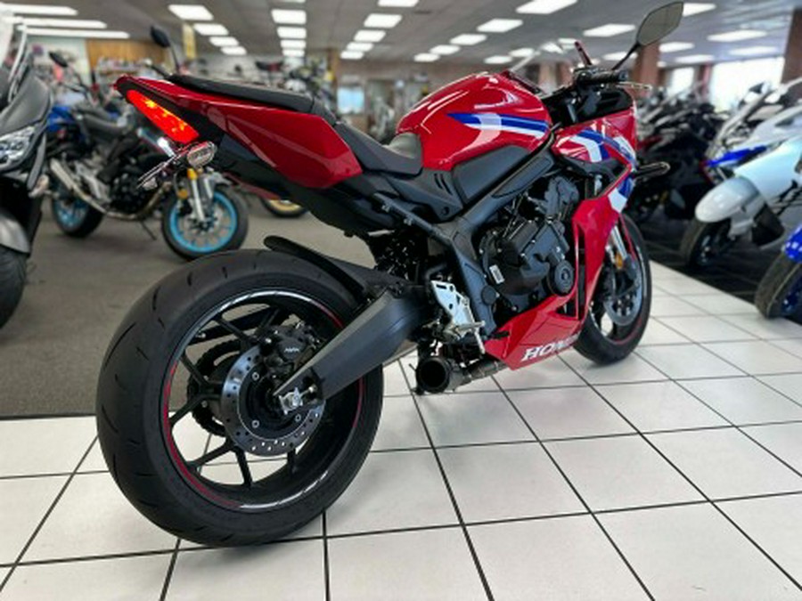 2025 Honda CBR650R E-Clutch