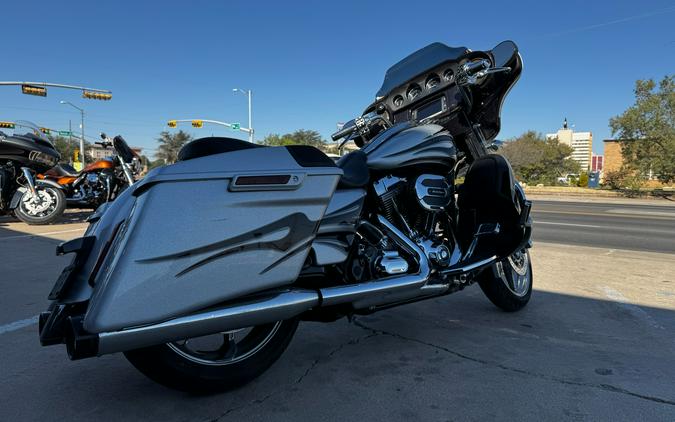 2015 Harley-Davidson CVO™ Street Glide®