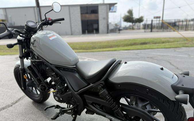 2026 Honda Rebel 300 E-Clutch Pearl Smoky Gray