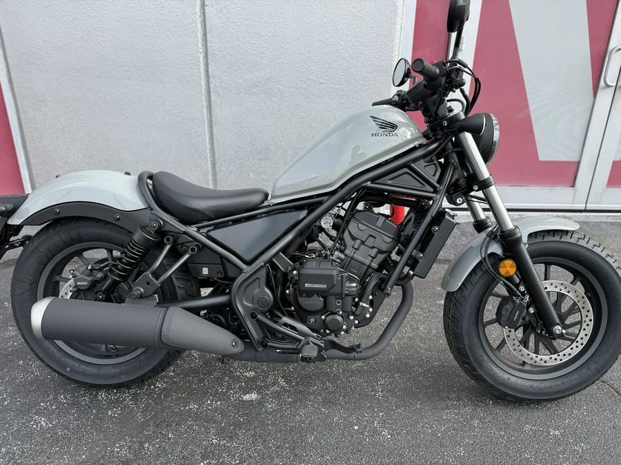 2026 Honda Rebel 300 E-Clutch Pearl Smoky Gray