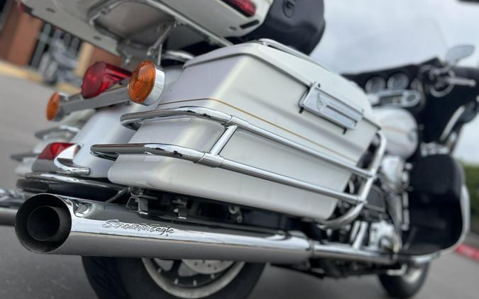 2008 Harley-Davidson® FLHTCU Electra Glide® Ultra Classic® WHITE GOLD 673152