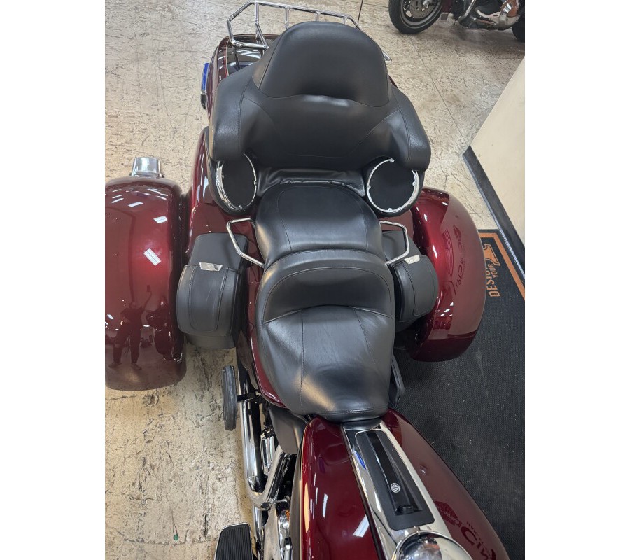 2015 Harley-Davidson Tri Glide Ultra Two-Tone Mysterious Red Sunglo/Blackene