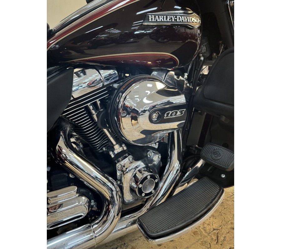 2015 Harley-Davidson Tri Glide Ultra Two-Tone Mysterious Red Sunglo/Blackene