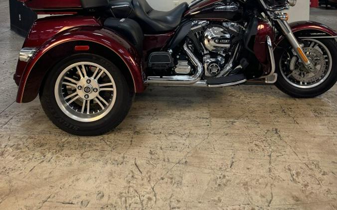 2015 Harley-Davidson Tri Glide Ultra Two-Tone Mysterious Red Sunglo/Blackene