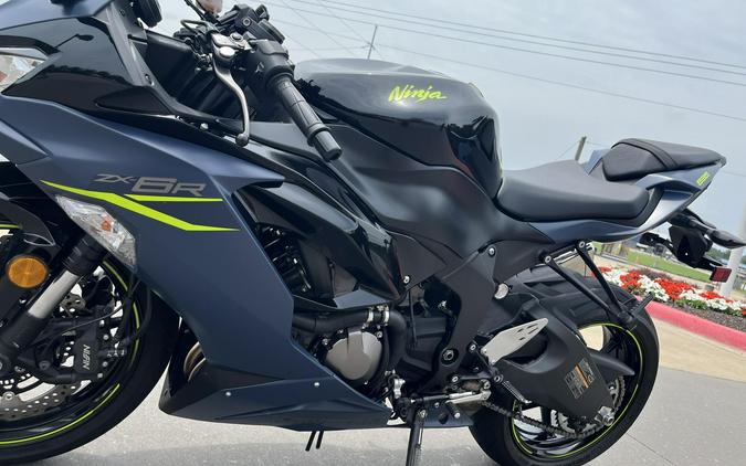 2022 Kawasaki Ninja® ZX™-6R ZX636GLF ABS Metallic Matte Graphenesteel Diablo Black 012394