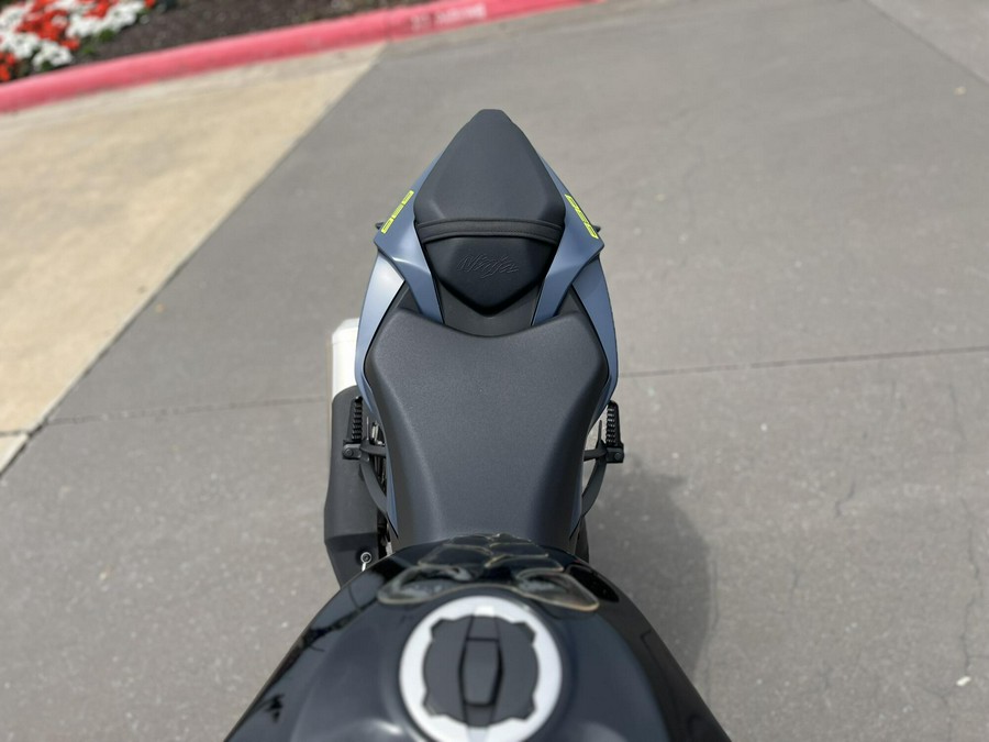 2022 Kawasaki Ninja® ZX™-6R ZX636GLF ABS Metallic Matte Graphenesteel Diablo Black 012394