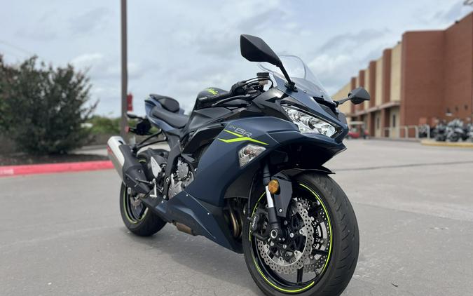 2022 Kawasaki Ninja® ZX™-6R ZX636GLF ABS Metallic Matte Graphenesteel Diablo Black 012394