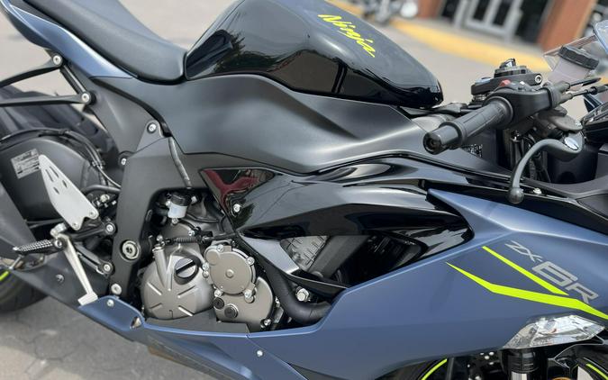 2022 Kawasaki Ninja® ZX™-6R ZX636GLF ABS Metallic Matte Graphenesteel Diablo Black 012394