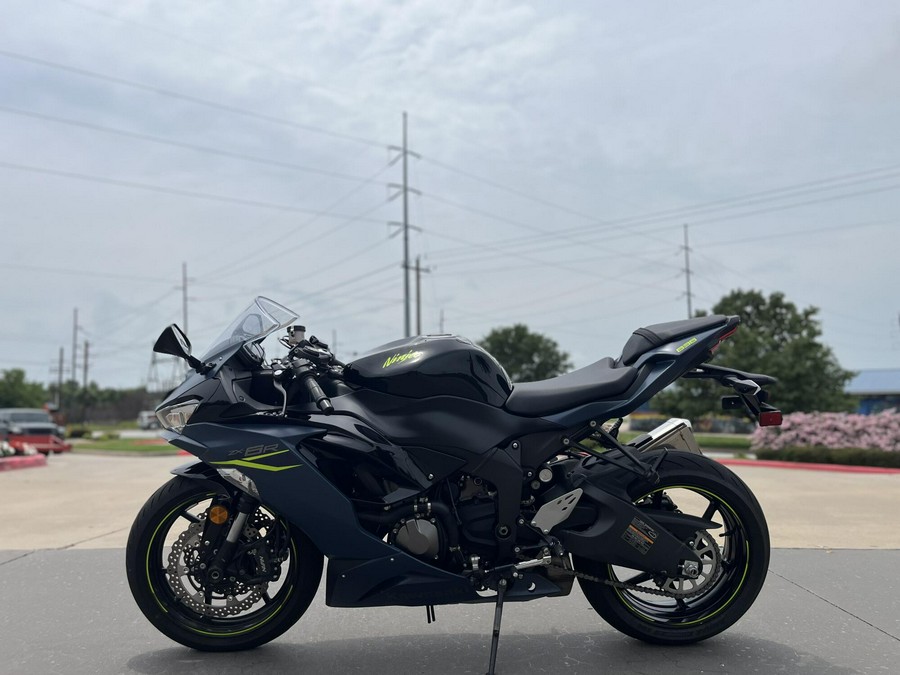 2022 Kawasaki Ninja® ZX™-6R ZX636GLF ABS Metallic Matte Graphenesteel Diablo Black 012394