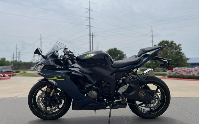 2022 Kawasaki Ninja® ZX™-6R ZX636GLF ABS Metallic Matte Graphenesteel Diablo Black 012394
