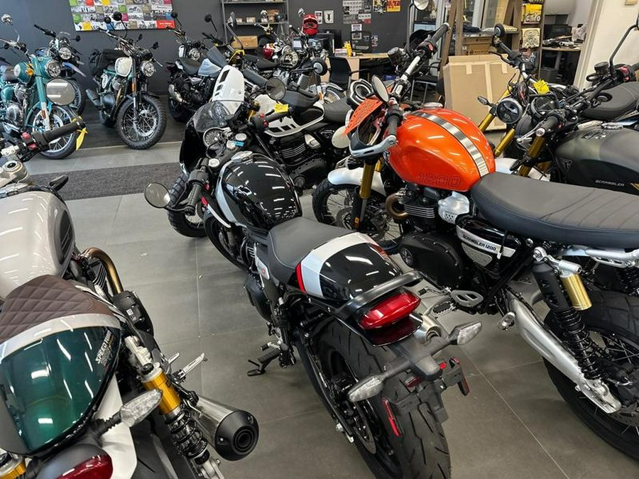 2026 Triumph Thruxton 400 Phantom Black / Aluminium Silver