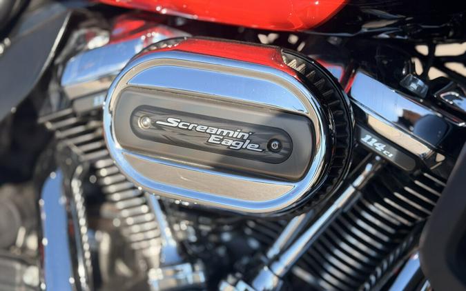 2017 Harley-Davidson® CVO™ Limited FLHTKSE Black Garnet & Electric Red Pearl