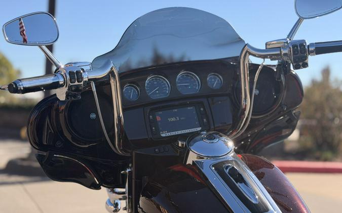 2017 Harley-Davidson® CVO™ Limited FLHTKSE Black Garnet & Electric Red Pearl