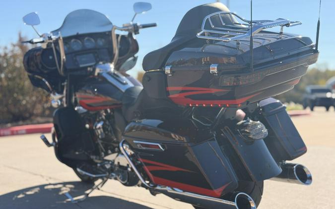 2017 Harley-Davidson® CVO™ Limited FLHTKSE Black Garnet & Electric Red Pearl