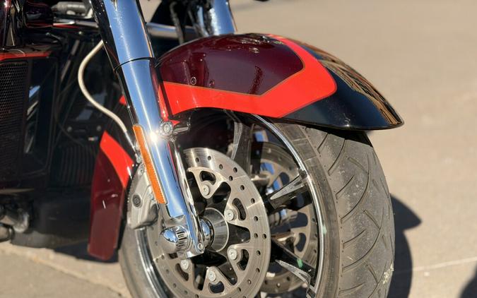 2017 Harley-Davidson® CVO™ Limited FLHTKSE Black Garnet & Electric Red Pearl
