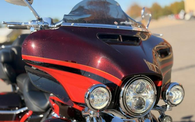 2017 Harley-Davidson® CVO™ Limited FLHTKSE Black Garnet & Electric Red Pearl