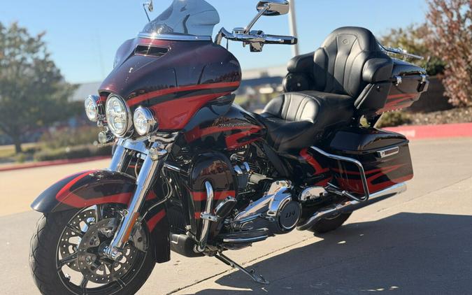 2017 Harley-Davidson® CVO™ Limited FLHTKSE Black Garnet & Electric Red Pearl