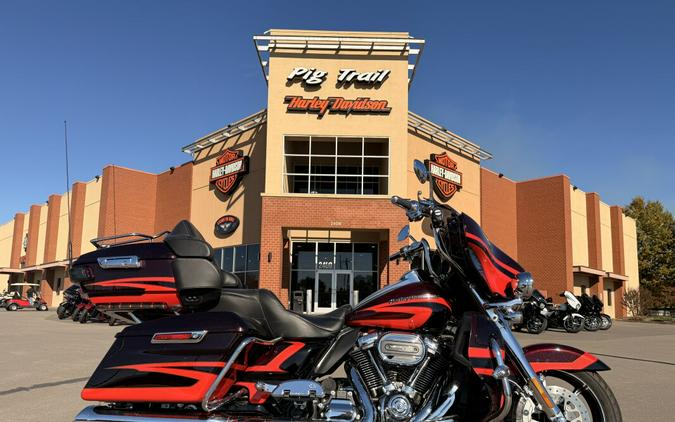 2017 Harley-Davidson® CVO™ Limited FLHTKSE Black Garnet & Electric Red Pearl