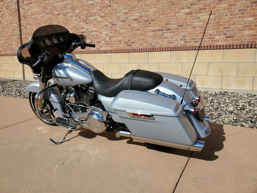 2023 Harley-Davidson Street Glide Atlas Silver Metallic