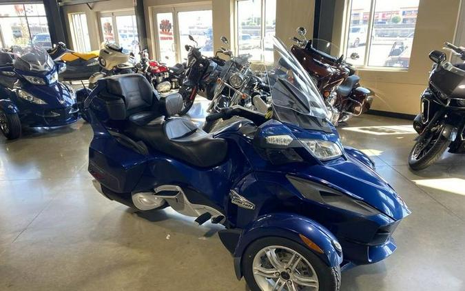 2011 Can-Am® Spyder Roadster RT Audio And Convenience