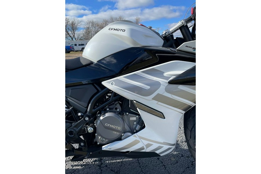 2026 CFMOTO 300SS - NEBULA WHITE