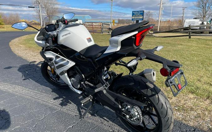 2026 CFMOTO 300SS - NEBULA WHITE