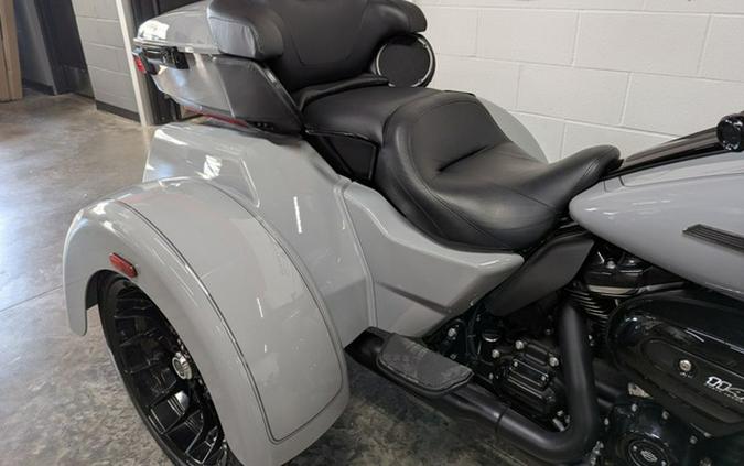 2025 Harley-Davidson Trike FLHTCUTG - Tri Glide Ultra